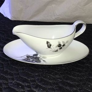 Fukagawa Gravy boat and under plate